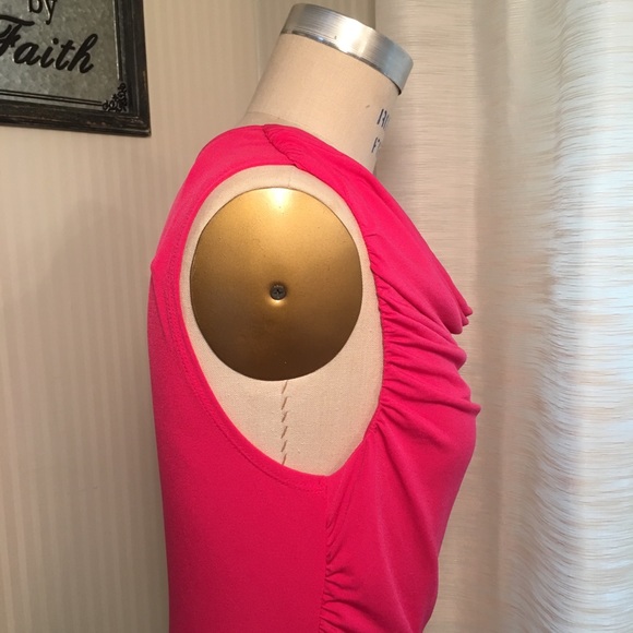 Carmen Marc Valvo Hot Pink Pullover - Picture 4 of 7